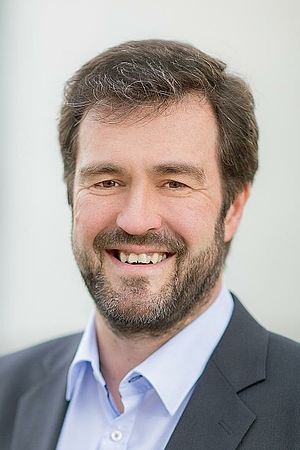 Peter Miller Oe DP Portraet 600x800